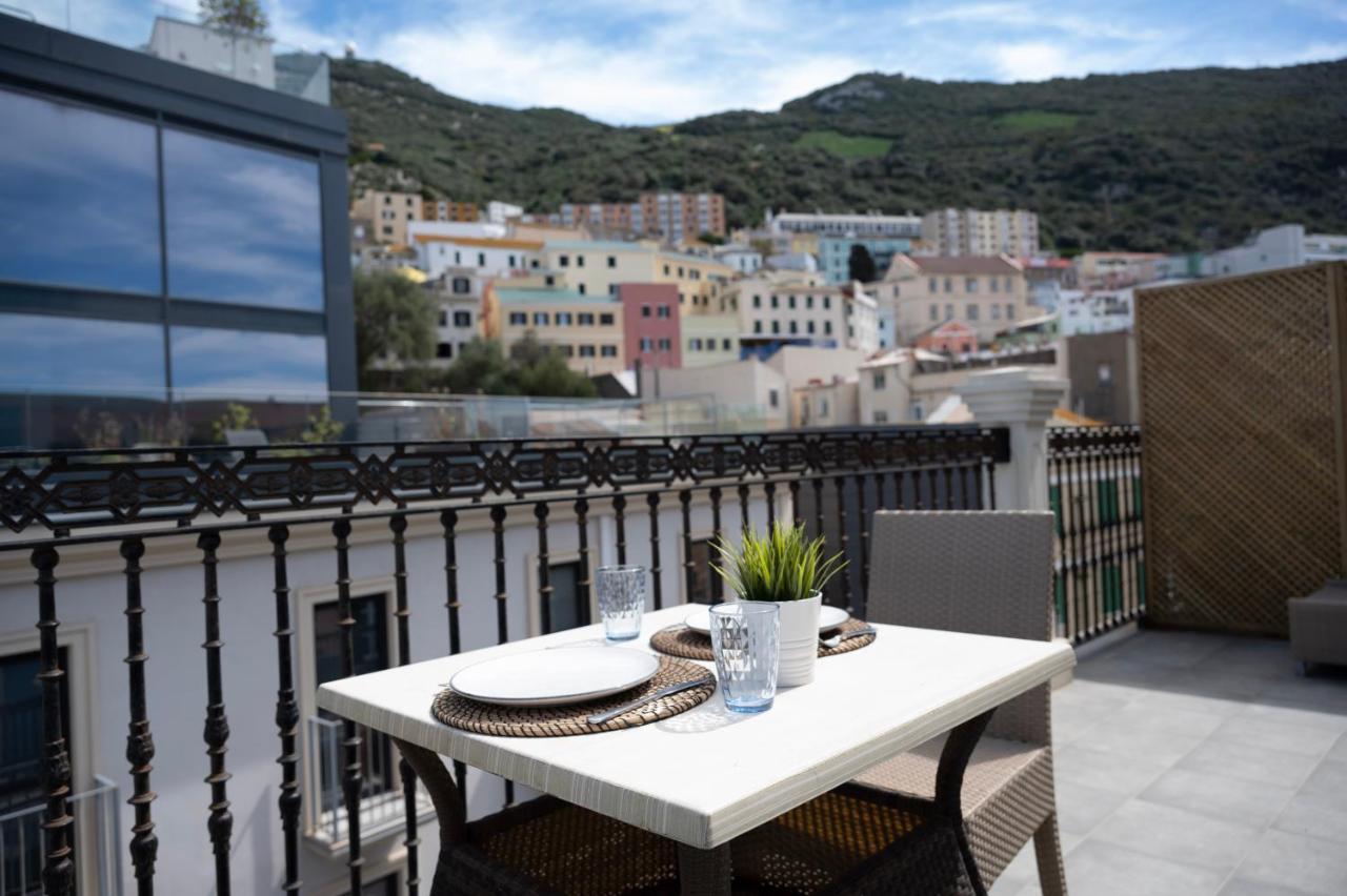 Master Penthouse Double Room Ensuite With Private Terrace - Grand Central House ジブラルタル エクステリア 写真